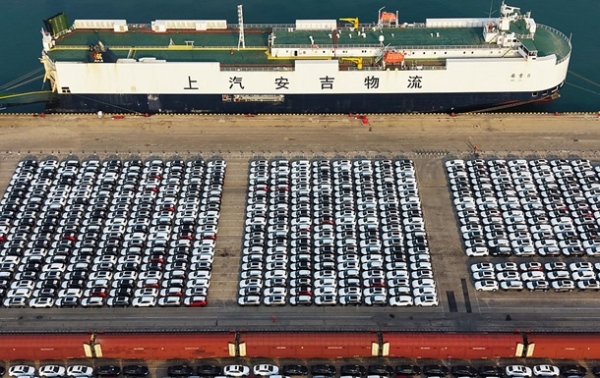 Китай удвічі скоротив постачання авто до Росії