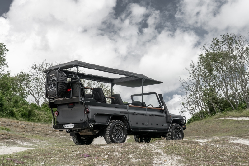 Ineos представив Grenadier Game Viewer — позашляховик у стилі сафарі з м'яким верхом