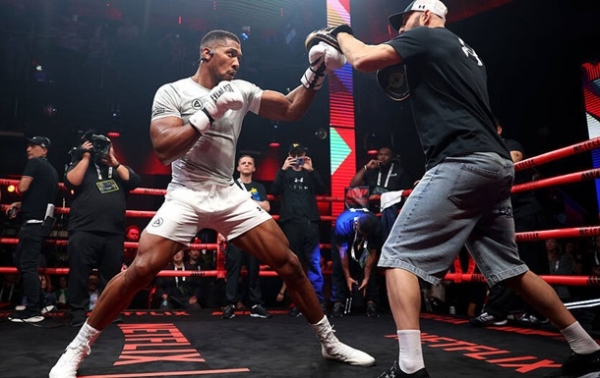 Українець, що тренував Джошуа до бою з Полом, говорить за бокс як за вагоме Українець, що тренував Джошуа до бою з Полом, говорить за бокс як за вагоме