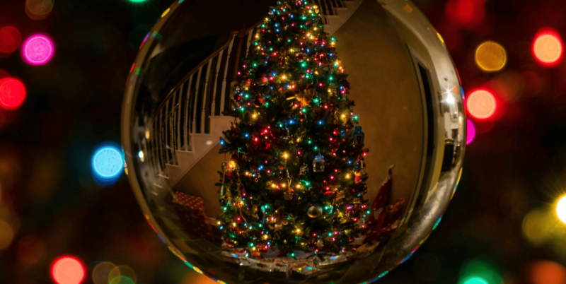 "Поставили не там - чекайте біди: де насправді має стояти різдвяна ялинка вдома