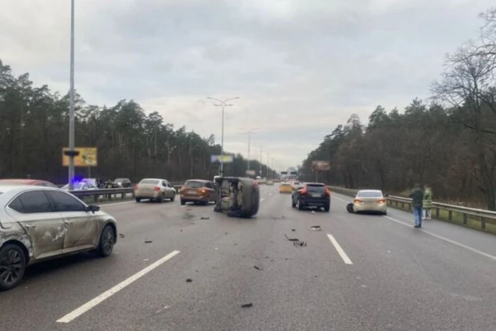 В'їзд до Києва ускладнено через масштабну аварію на Бориспільській трасі