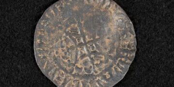 У Шотландії металошукач-аматор виявив найдавнішу відому монету країни