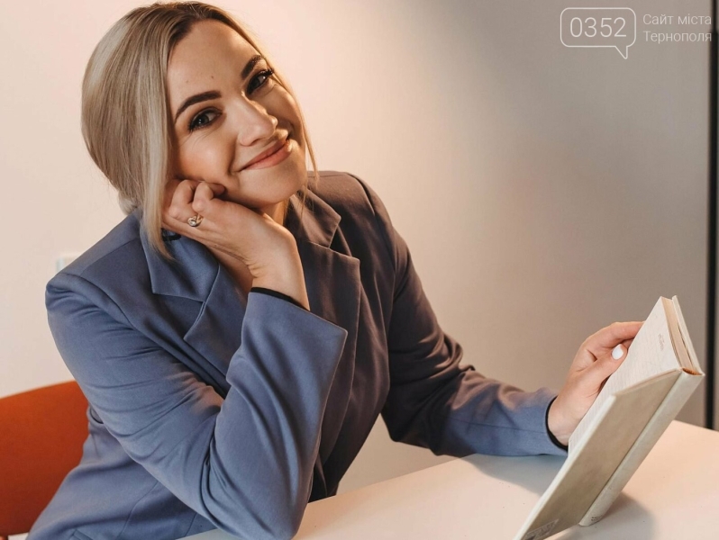 Вчителька з Тернопільщини перемогла у міжнародному конкурсі "Сонце Сократа"