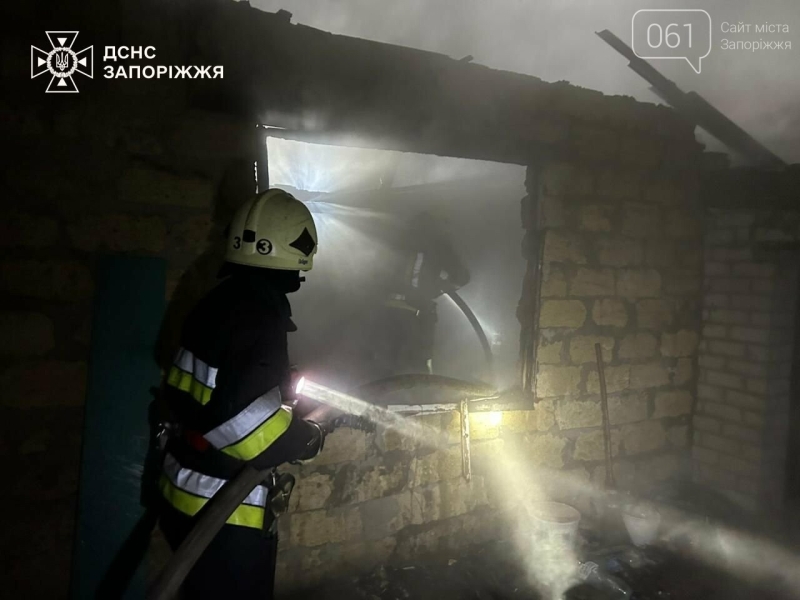 У Запорізькій області рятувальники загасили пожежу після обстрілів