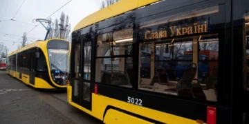 Нові трамваї та автобуси вийшли на столичні маршрути: де курсують та як виглядають