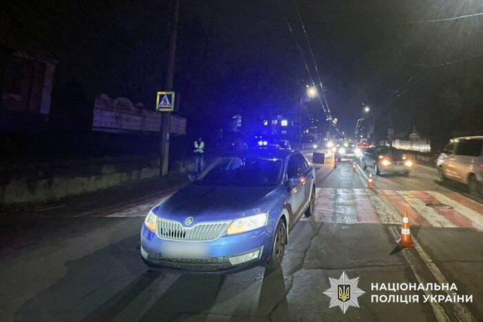 Водійка "Skoda" збила пішохідку в Хмельницькому: потерпілу госпіталізували