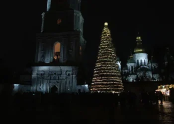 У Києві відкрито головну ялинку країни (фото)