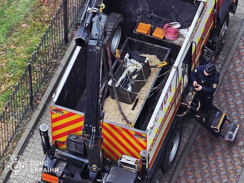 У Вишгороді БпЛА впав на дах будинку під час нічної атаки, але не вибухнув