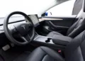 Власник Tesla не зміг знайти аварійне розблокування дверей — тепер влада вимагає від компанії пояснень