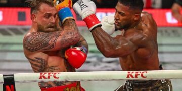 Джошуа говорить про сумбурність бою з Полом і відзначає спроби дати бокс