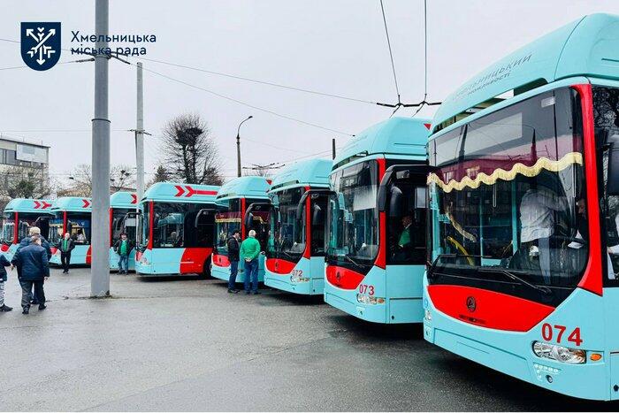 У Хмельницькому на маршрути виходять нові тролейбуси