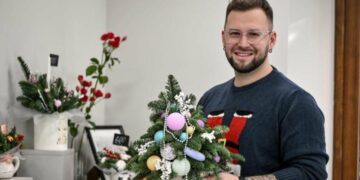 “Квіти – це емоція, а емоції зараз потрібні як ніколи”: історія флориста, який побудував бізнес у Запоріжжі під час війни