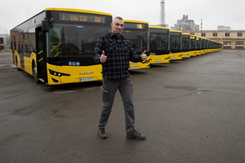 Нові трамваї та автобуси вийшли на столичні маршрути: де курсують та як виглядають