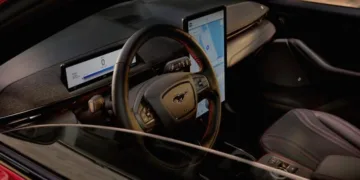 Сенсорний екран вашого автомобіля може відволікати вас більше, ніж ви думаєте