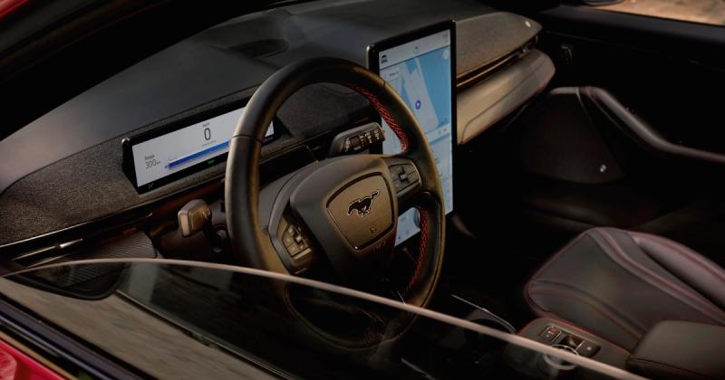 Сенсорний екран вашого автомобіля може відволікати вас більше, ніж ви думаєте