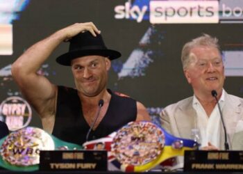 Воррен зобразив уявлення про бій між Ф’юрі та Джошуа у вигляді банкнот