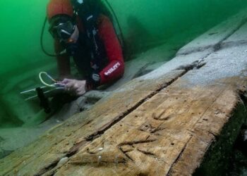 У Єгипті знайшли унікальний 35-метровий човен