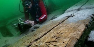 У Єгипті знайшли унікальний 35-метровий човен