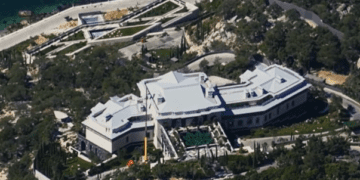 ФБК знайшов «новий палац Путіна» на півдні Кримського півострова