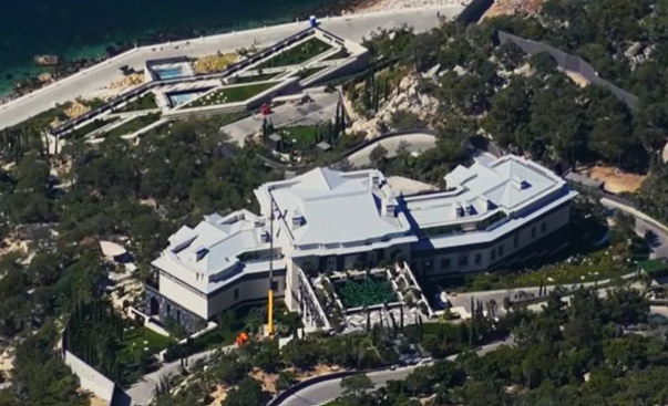 ФБК знайшов «новий палац Путіна» на півдні Кримського півострова