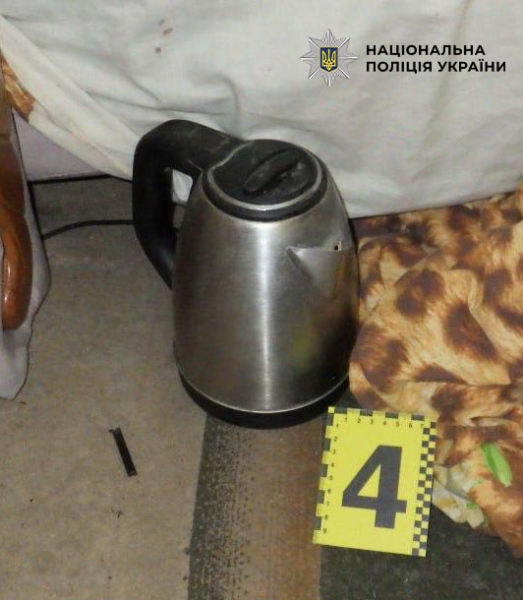 Поліція затримала киянина, який намагався вбити матір та задушив бабусю: деталі справи