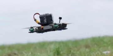 У Запорізькому районі дрон атакував машину: поранено чоловіка