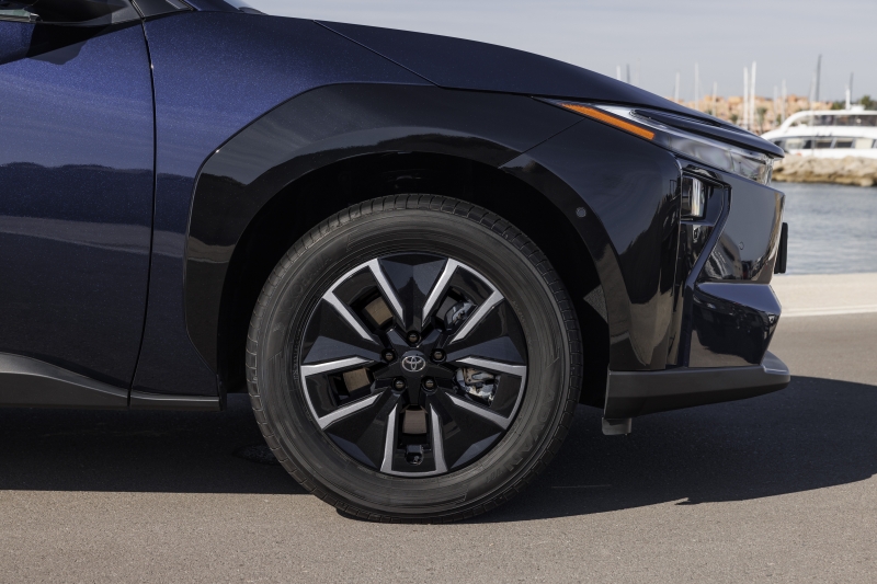 Збільшений запас ходу та прискорена зарядка: Toyota представила оновлений bZ4X для Європи