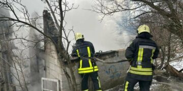 У Запорізькій області рятувальники загасили пожежу після обстрілів