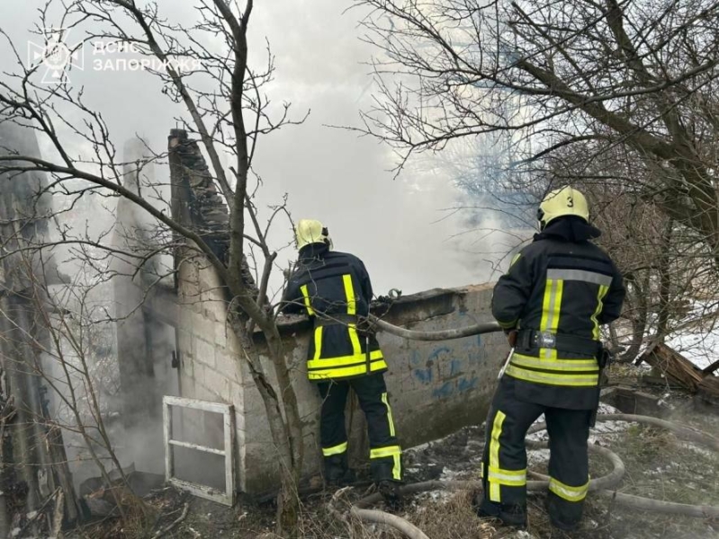 У Запорізькій області рятувальники загасили пожежу після обстрілів