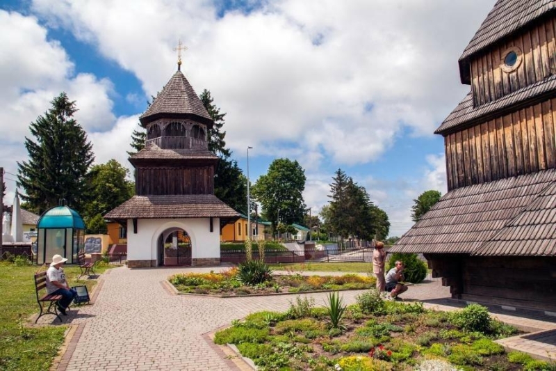 ВІд Хмельницького до Кучми: загадки дерев'яної церкви на Тернопільщині з іконостасом XVII століття