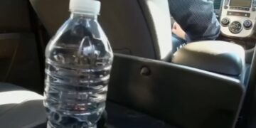 Як пляшка води може завдати шкоди електромобілю на $12000 (ВІДЕО)