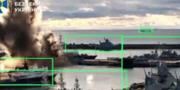 Вперше в історії: підводні дрони СБУ підірвали російський підводний човен у Новоросійську, – ВІДЕО