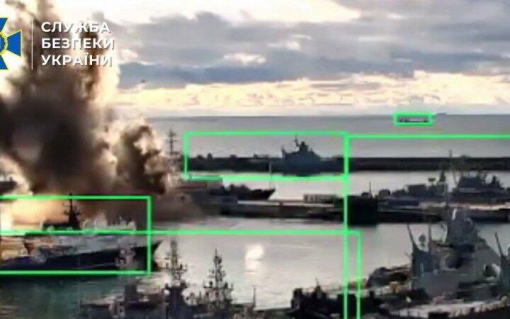 Вперше в історії: підводні дрони СБУ підірвали російський підводний човен у Новоросійську, - ВІДЕО