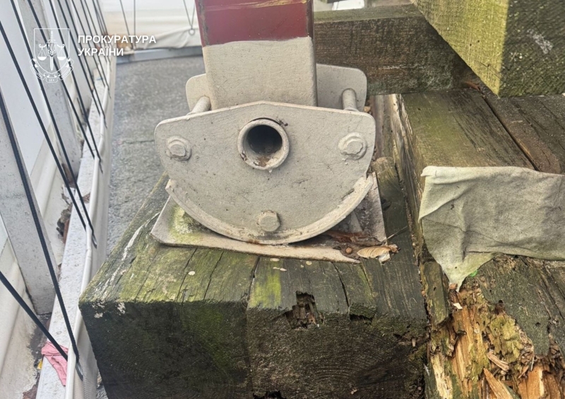 Є загроза життю людей: прокуратура вимагає закрити Колесо огляду на Подолі