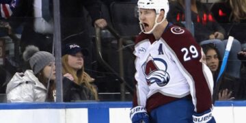 Ніч в НХЛ: Айлендерс виривають перемогу