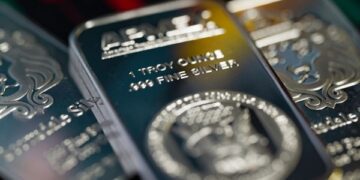 Срібло оновило історичний максимум у $75