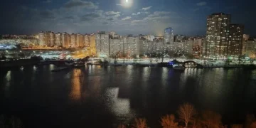 У Києві оголошено «жовтий» рівень небезпеки через сильний вітер