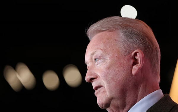 Воррен уважає показовою відсутність реакції Джошуа на пропозицію про бій