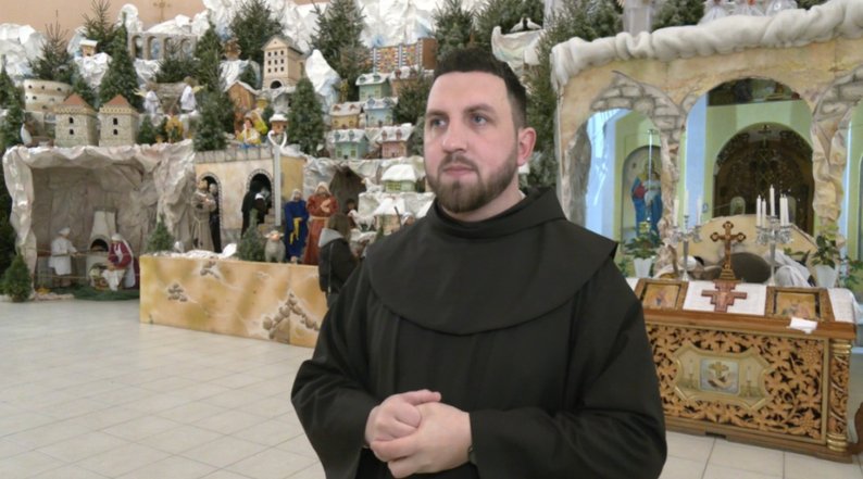 Понищений ракетою будинок у Тернополі відродився у найбільшій в Україні шопці в церкві святого Петра (ФОТО)