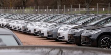 Українці стикаються з проблемами реєстрації електрокарів