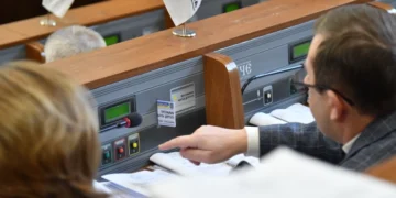 Депутат облради звернувся до міського голови стосовно облаштування вулиці Привокзальної у Луцьку