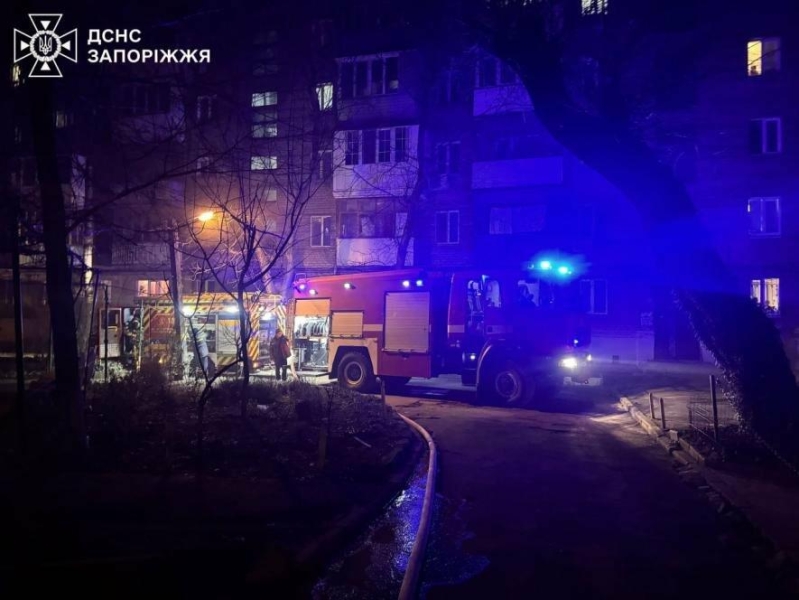 У Запоріжжі з палаючої багатоповерхівки врятували п&rsquo;ятьох людей: серед них дитина