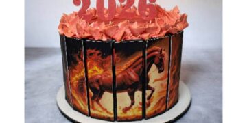 Дніпрянин презентував символічний торт 2026 року