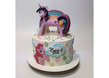 Дніпрянин створив чудовий торт-веселку