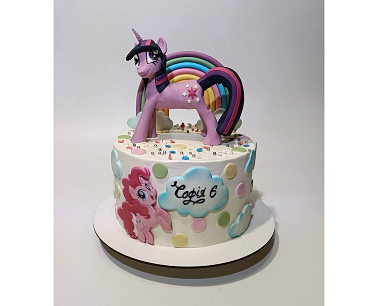 Дніпрянин створив чудовий торт-веселку