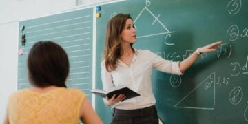 Кабмін з січня підвищить зарплати вчителям на 30%