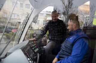 Нові трамваї та автобуси вийшли на столичні маршрути: де курсують та як виглядають