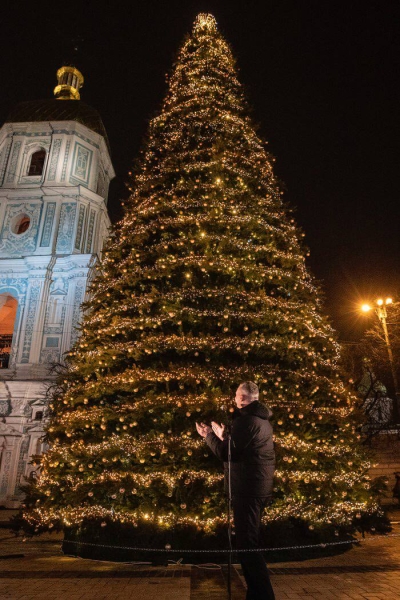 У Києві відкрито головну ялинку країни (фото)