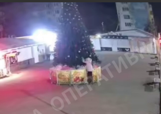 В окупованому Луганську обікрали новорічну ялинку, - ВІДЕО
