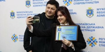 Інвестиція в майбутнє: Кім вручив стипендії кращим здобувачам освіти